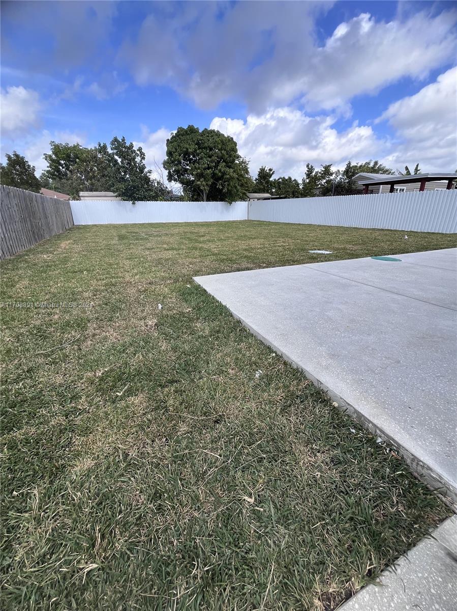 FLAMINGO PARK - Residential Lease
