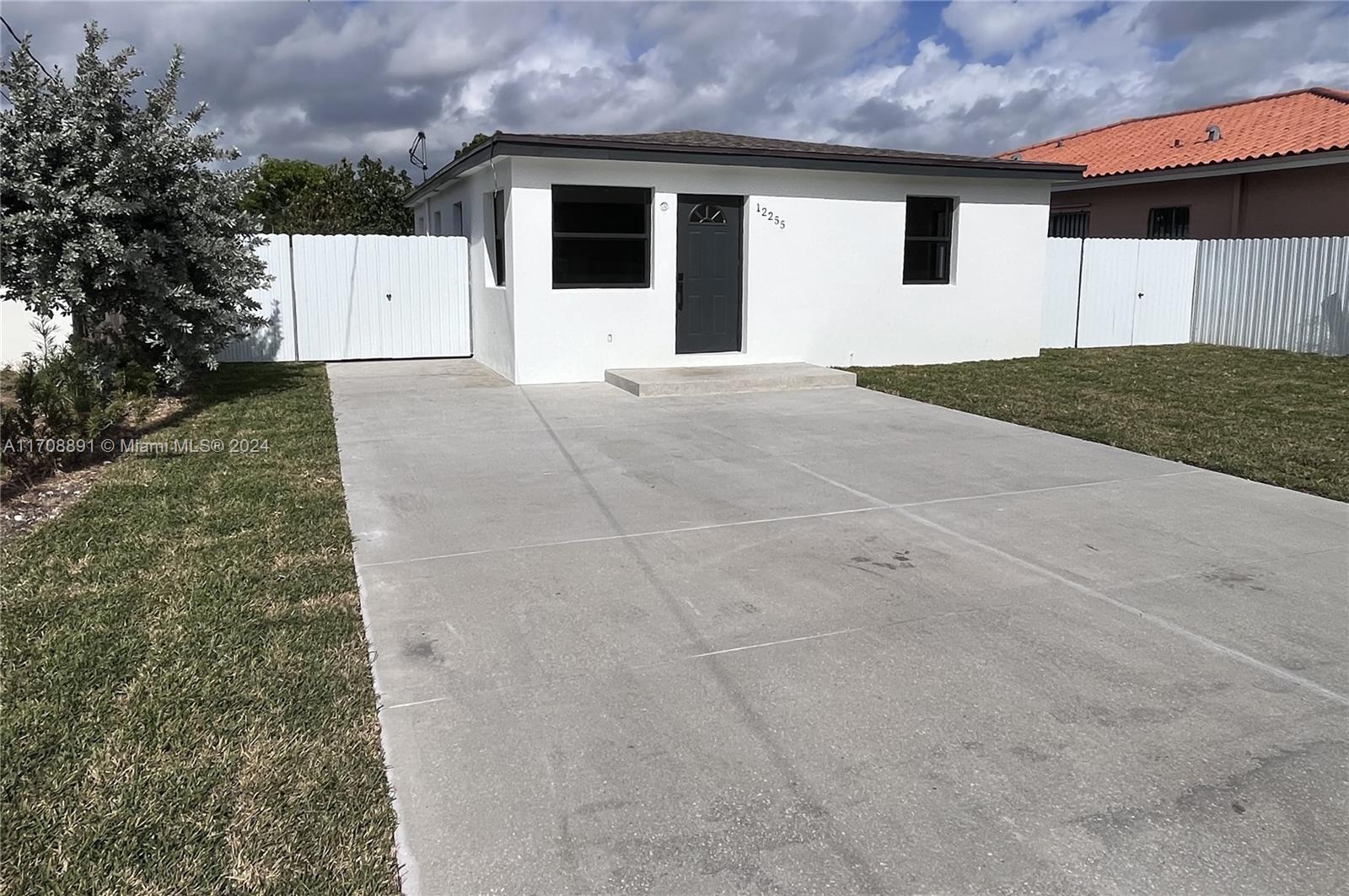 FLAMINGO PARK - Residential Lease