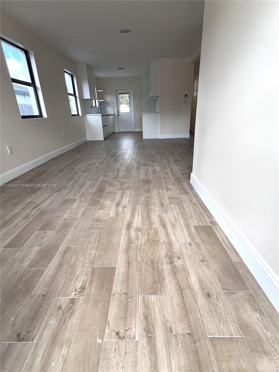 FLAMINGO PARK - Residential Lease