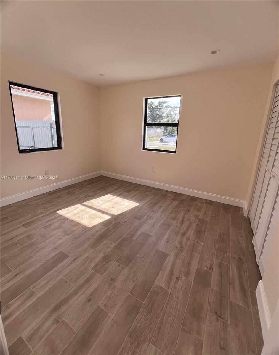 FLAMINGO PARK - Residential Lease