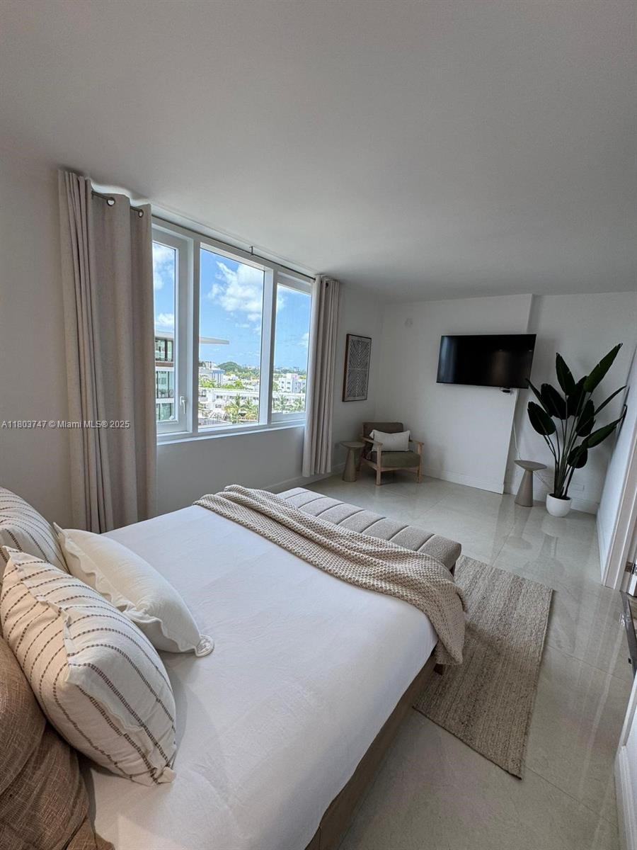 RONEY PALACE CONDO - Residential