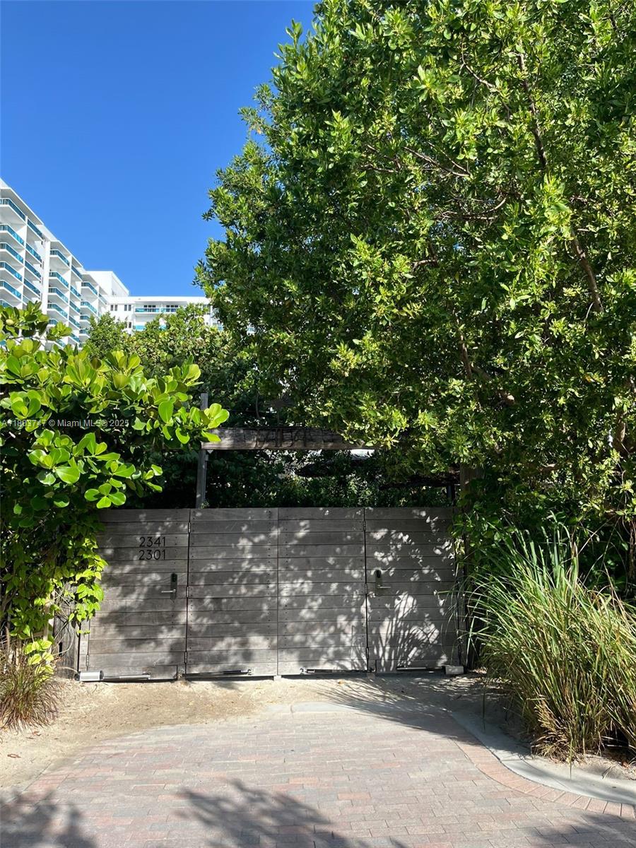 RONEY PALACE CONDO - Residential