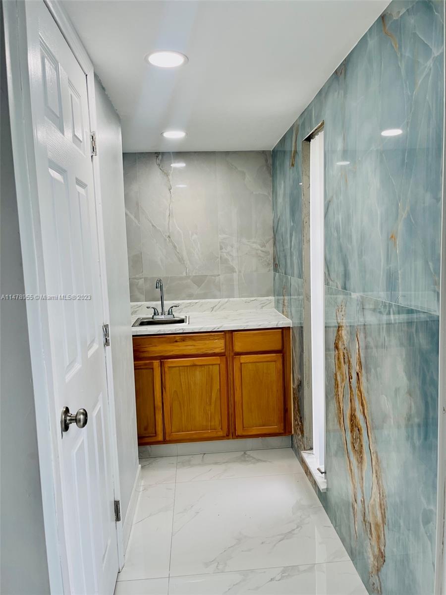 CORAL HIGHLANDS - Residential Lease