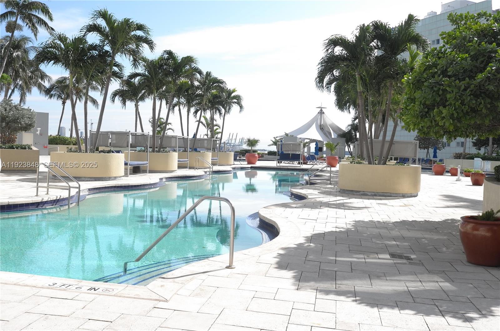 VIZCAYNE SOUTH CONDO - Residential