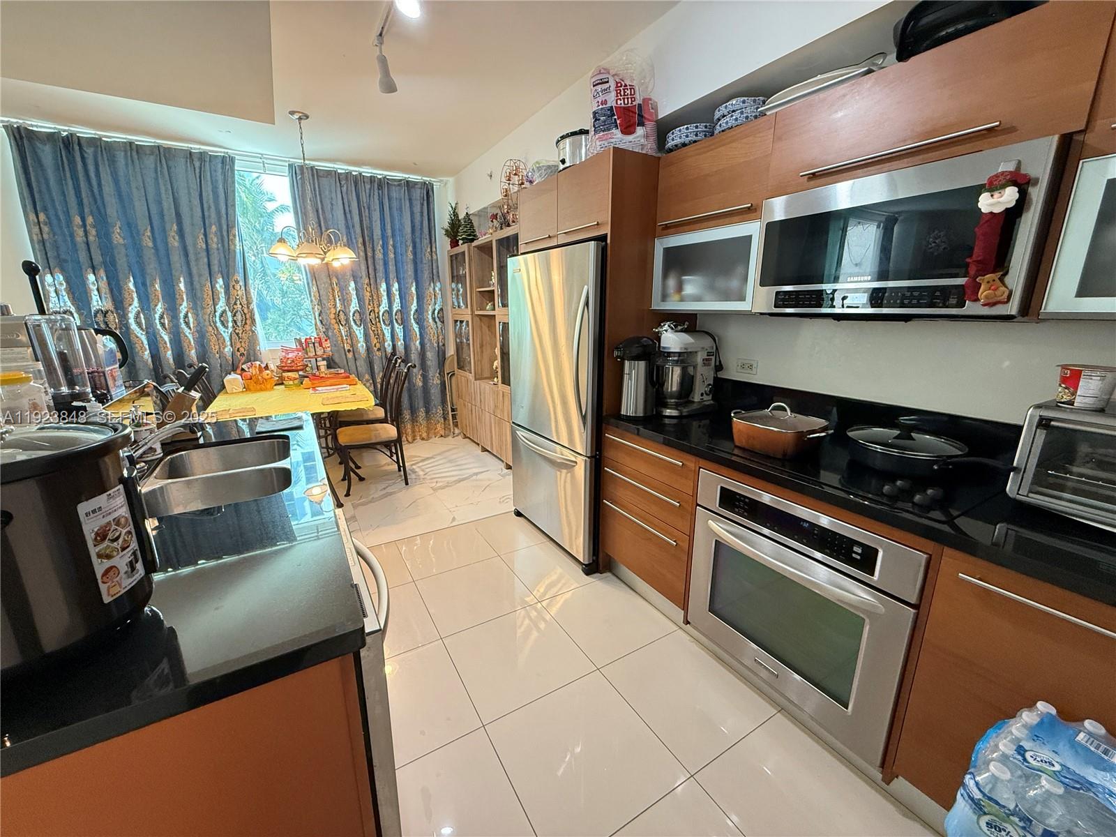 VIZCAYNE SOUTH CONDO - Residential