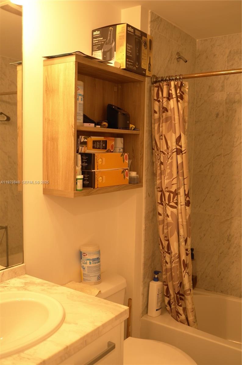 VIZCAYNE SOUTH CONDO - Residential