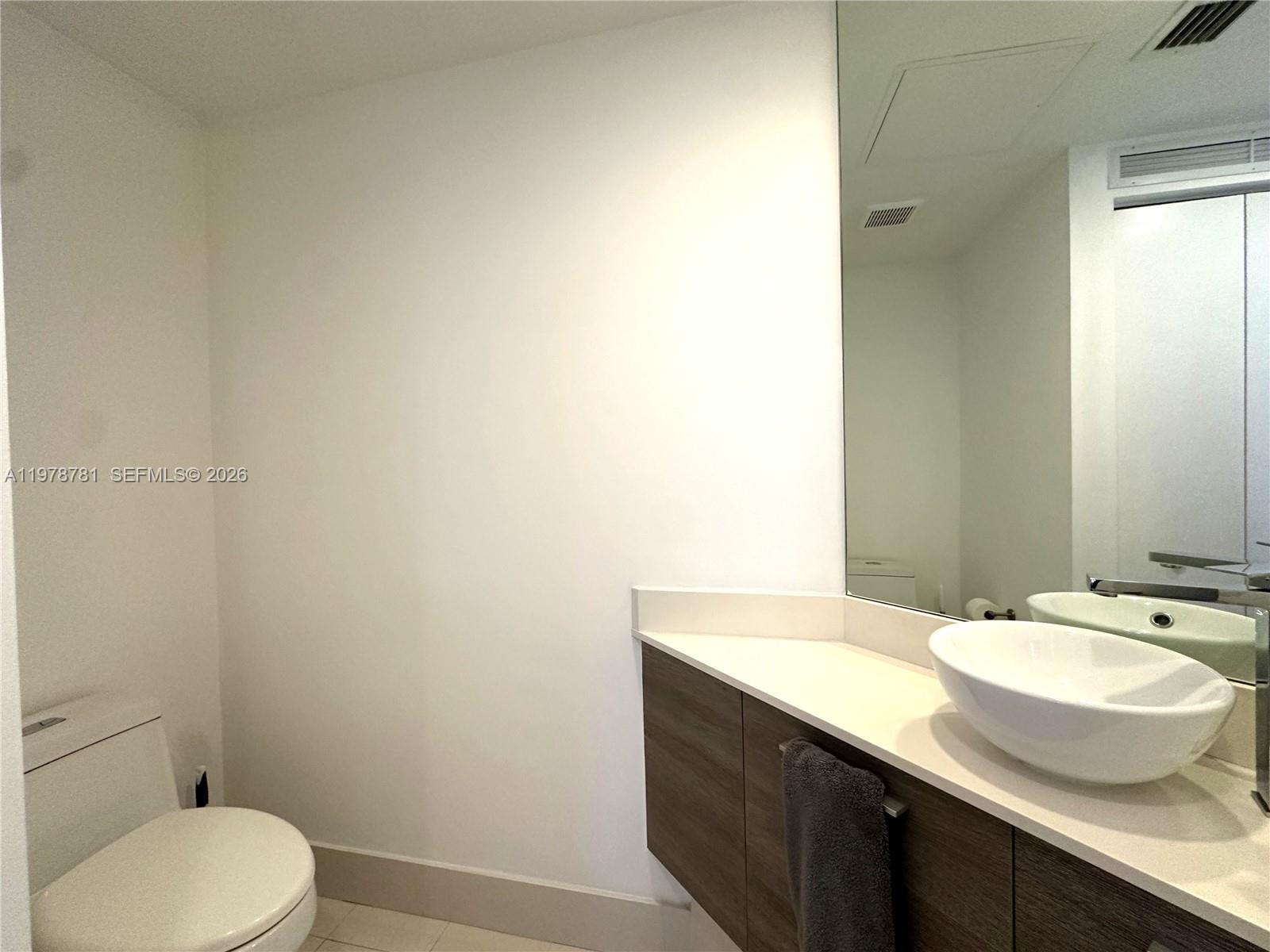 PARAISO BAY CONDO - Residential Lease