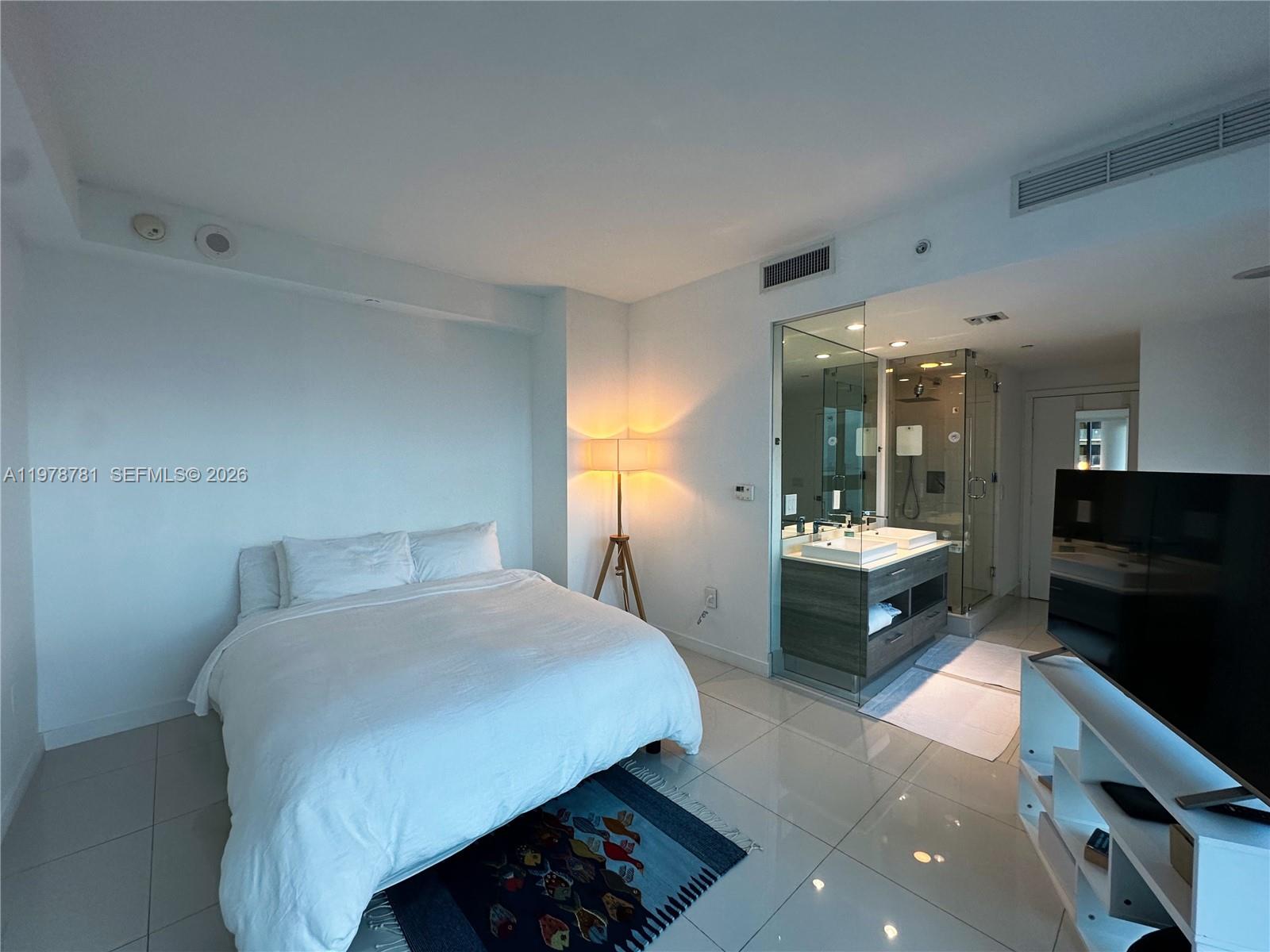 PARAISO BAY CONDO - Residential Lease