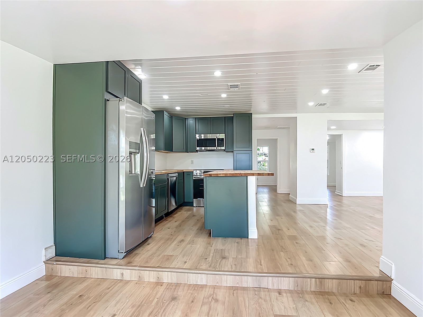 LAKE SHORE - Residential Lease