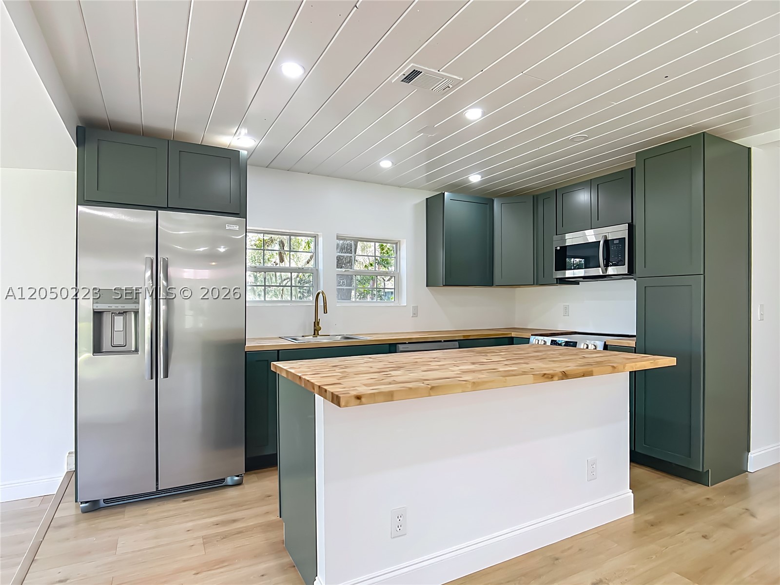 LAKE SHORE - Residential Lease