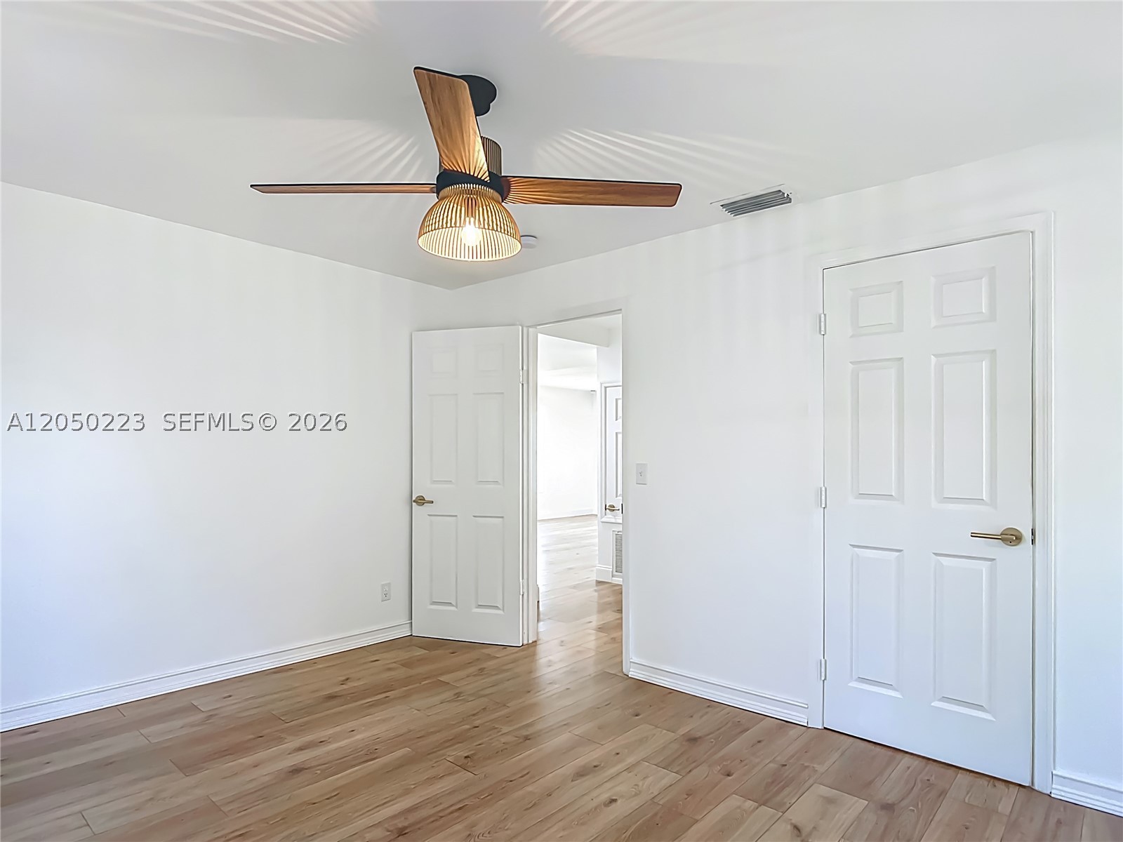LAKE SHORE - Residential Lease