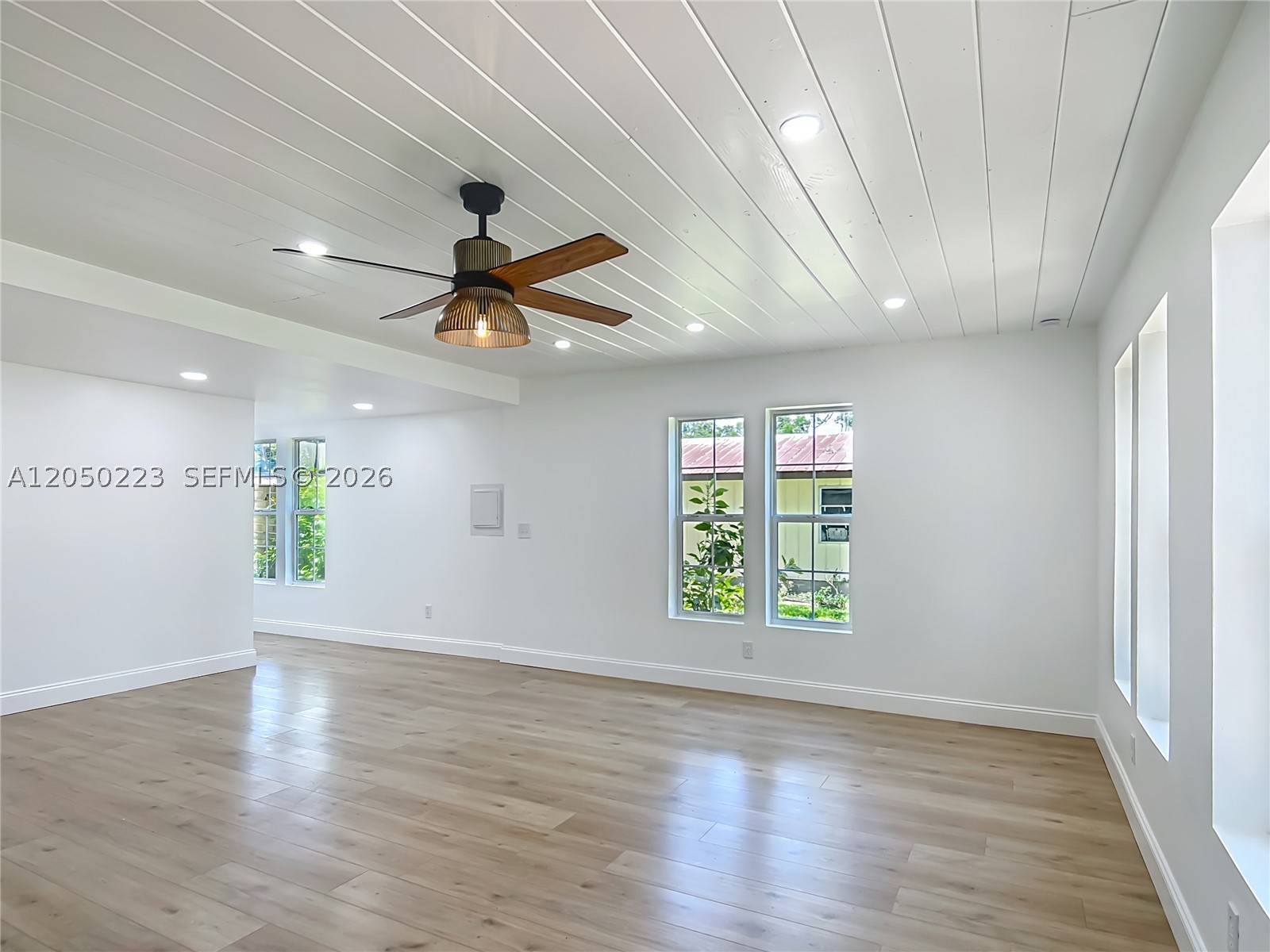 LAKE SHORE - Residential Lease
