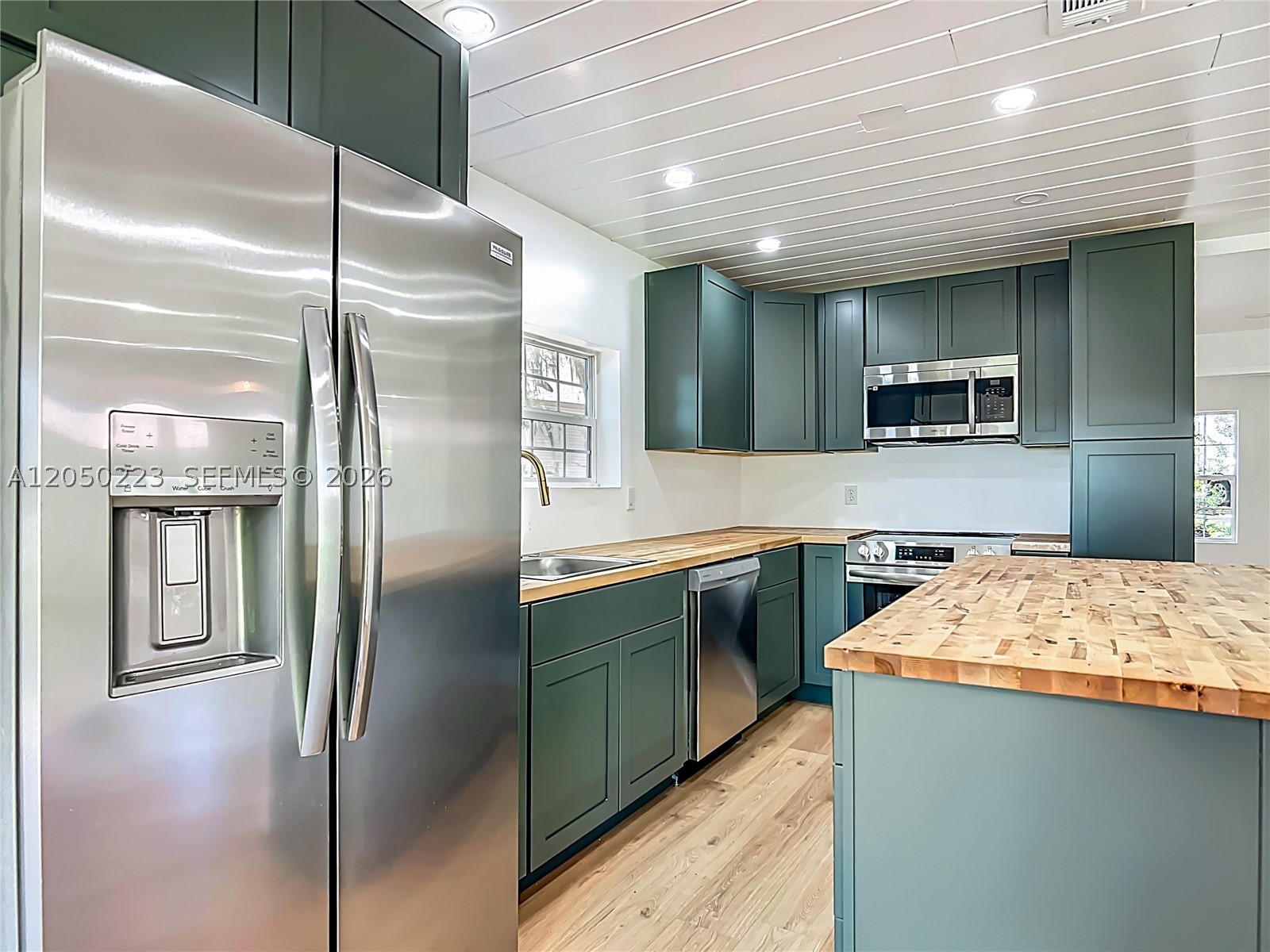 LAKE SHORE - Residential Lease