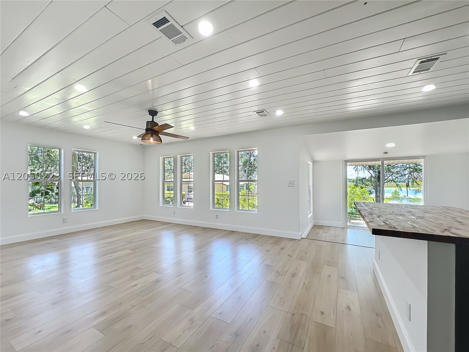 LAKE SHORE - Residential Lease