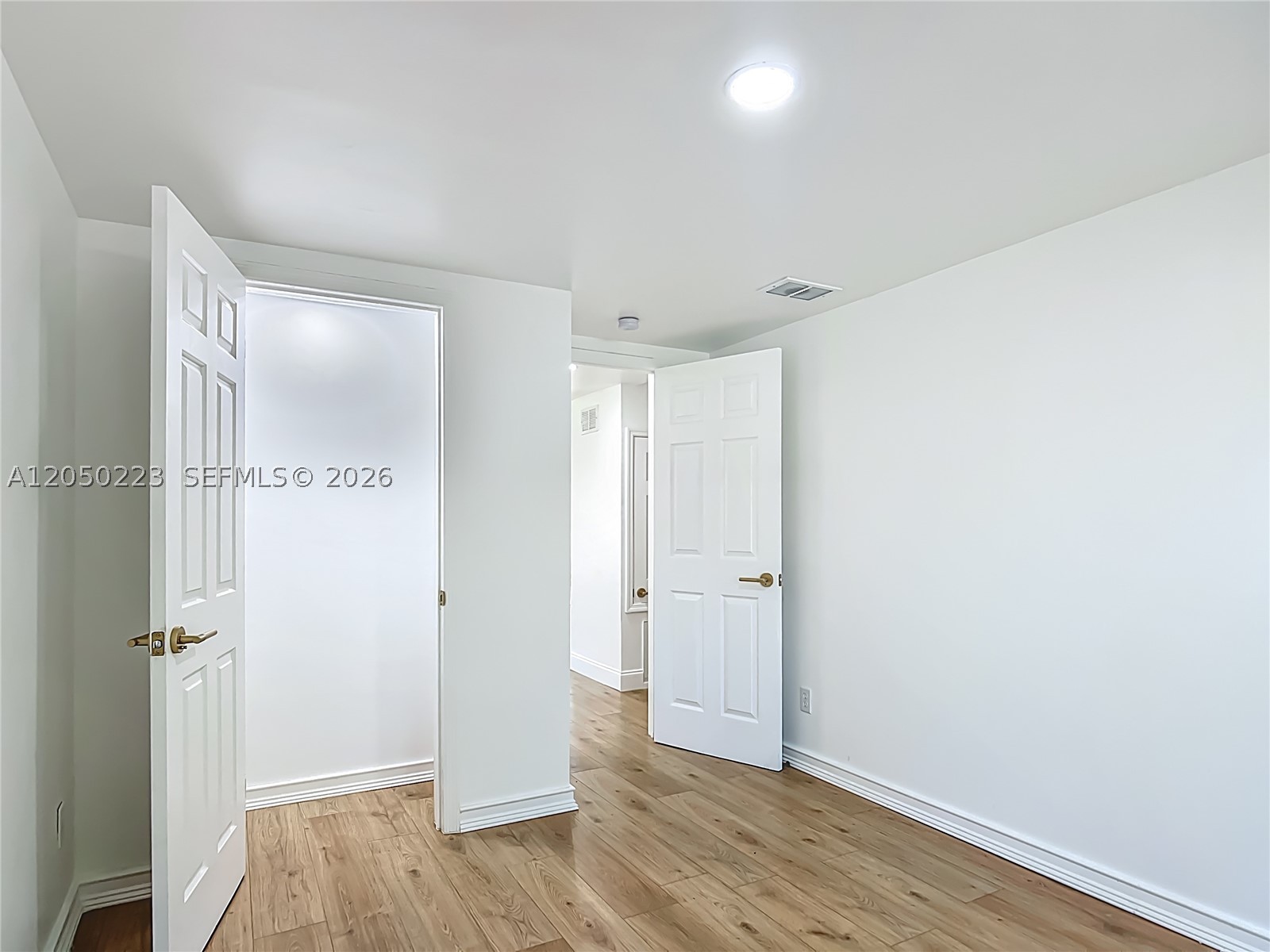 LAKE SHORE - Residential Lease