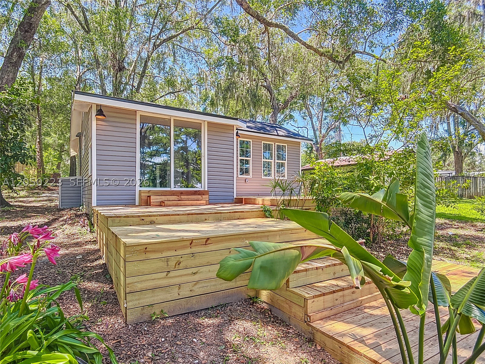 LAKE SHORE - Residential Lease