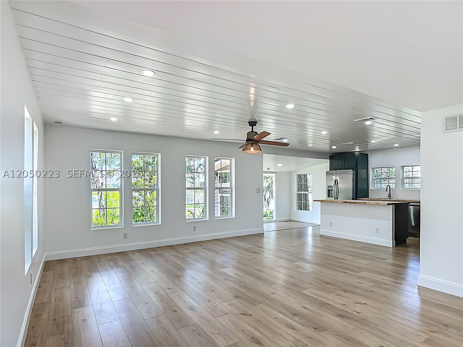 LAKE SHORE - Residential Lease