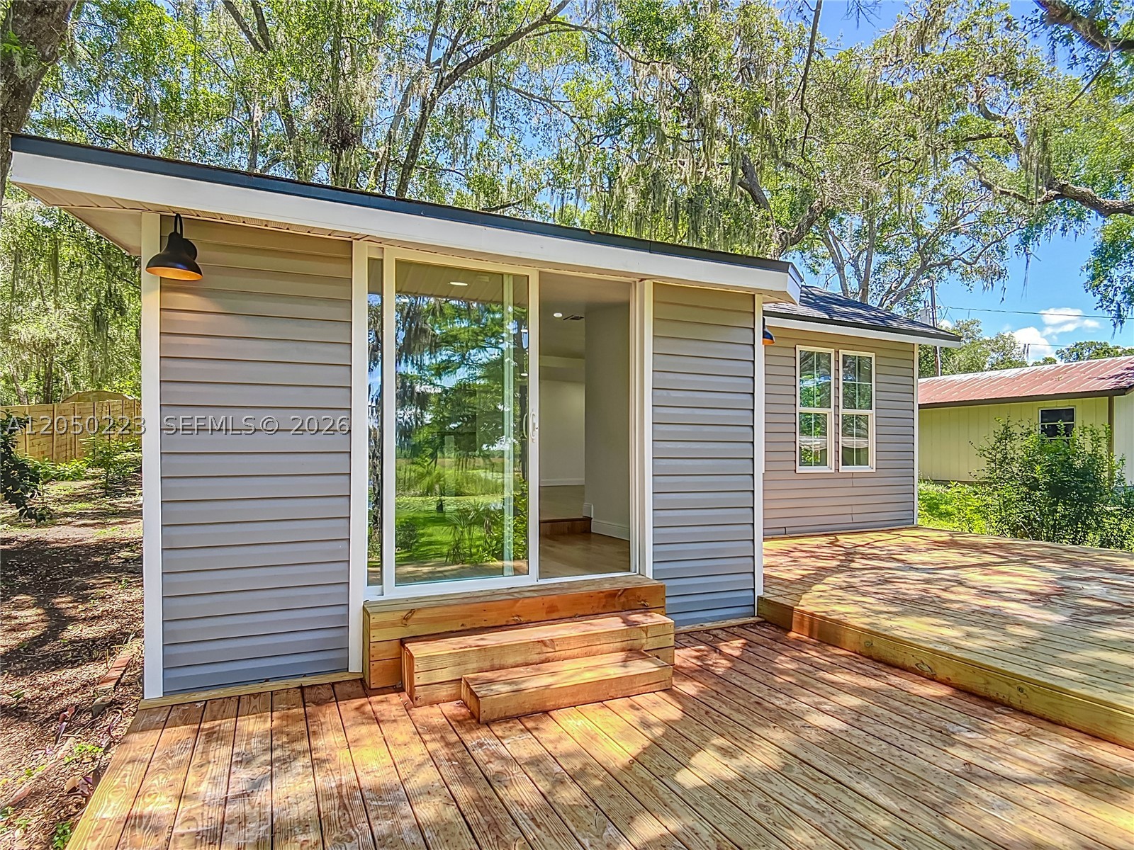 LAKE SHORE - Residential Lease