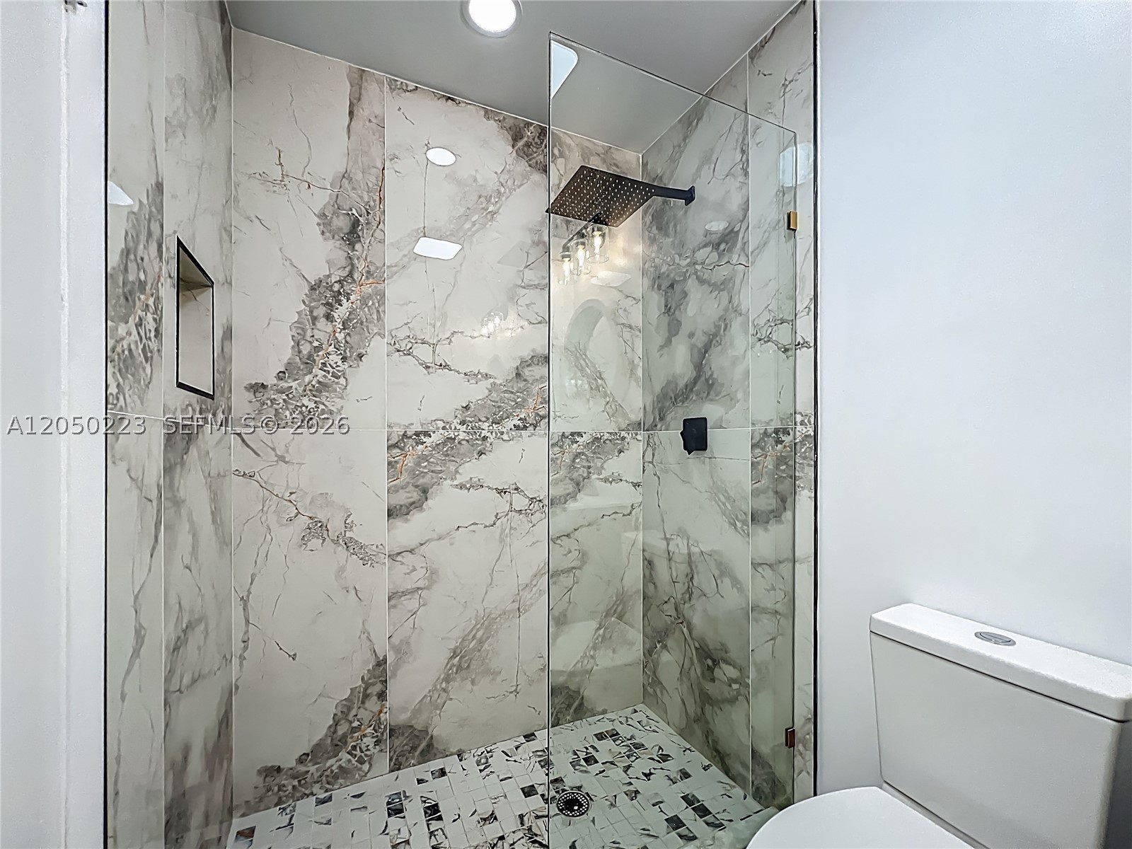 LAKE SHORE - Residential Lease