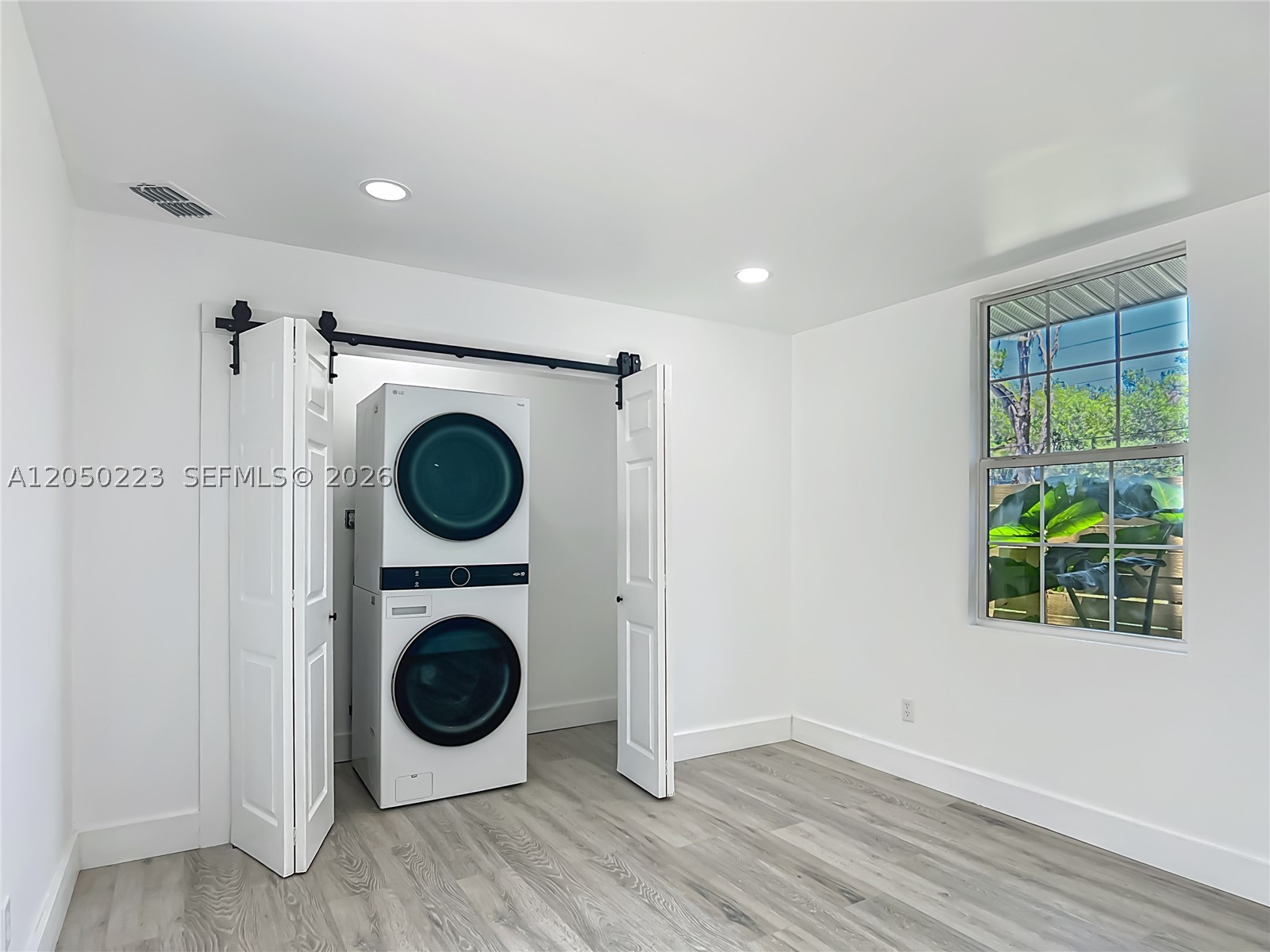 LAKE SHORE - Residential Lease