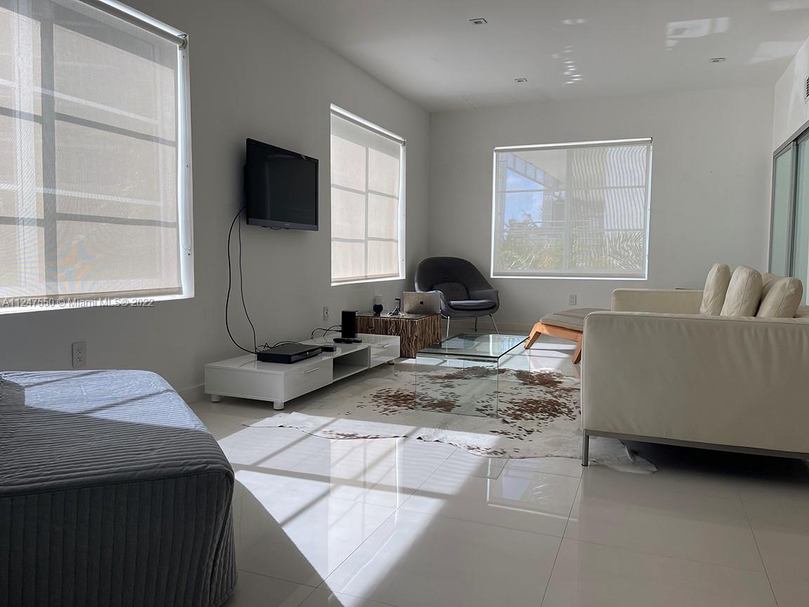 THE DRAKE CONDO - Residential Lease