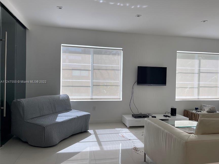 THE DRAKE CONDO - Residential Lease