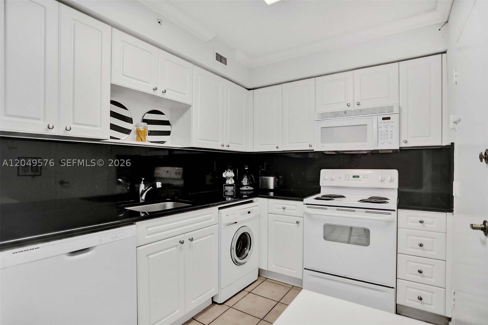 WAVE CONDO - Residential Lease