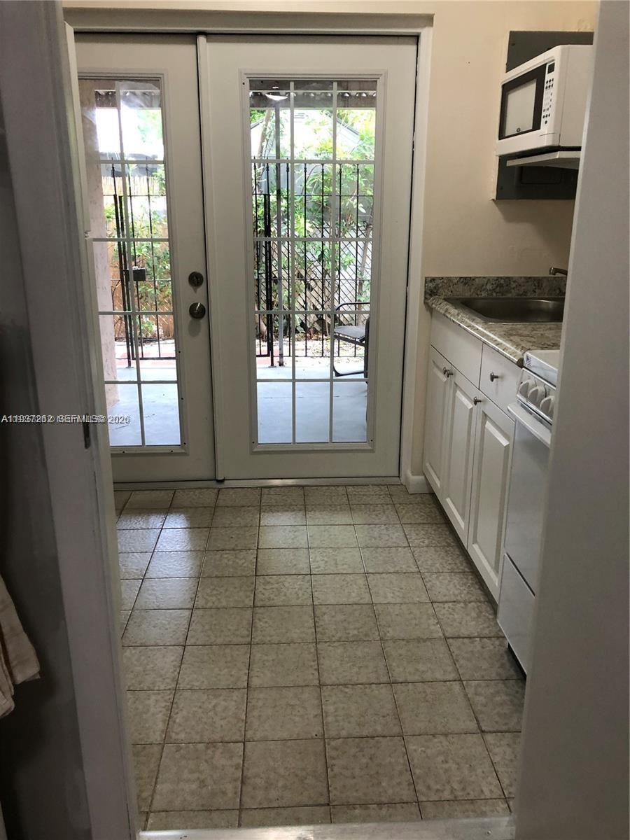 2ND COURT VILLAS CONDO - Residential Lease