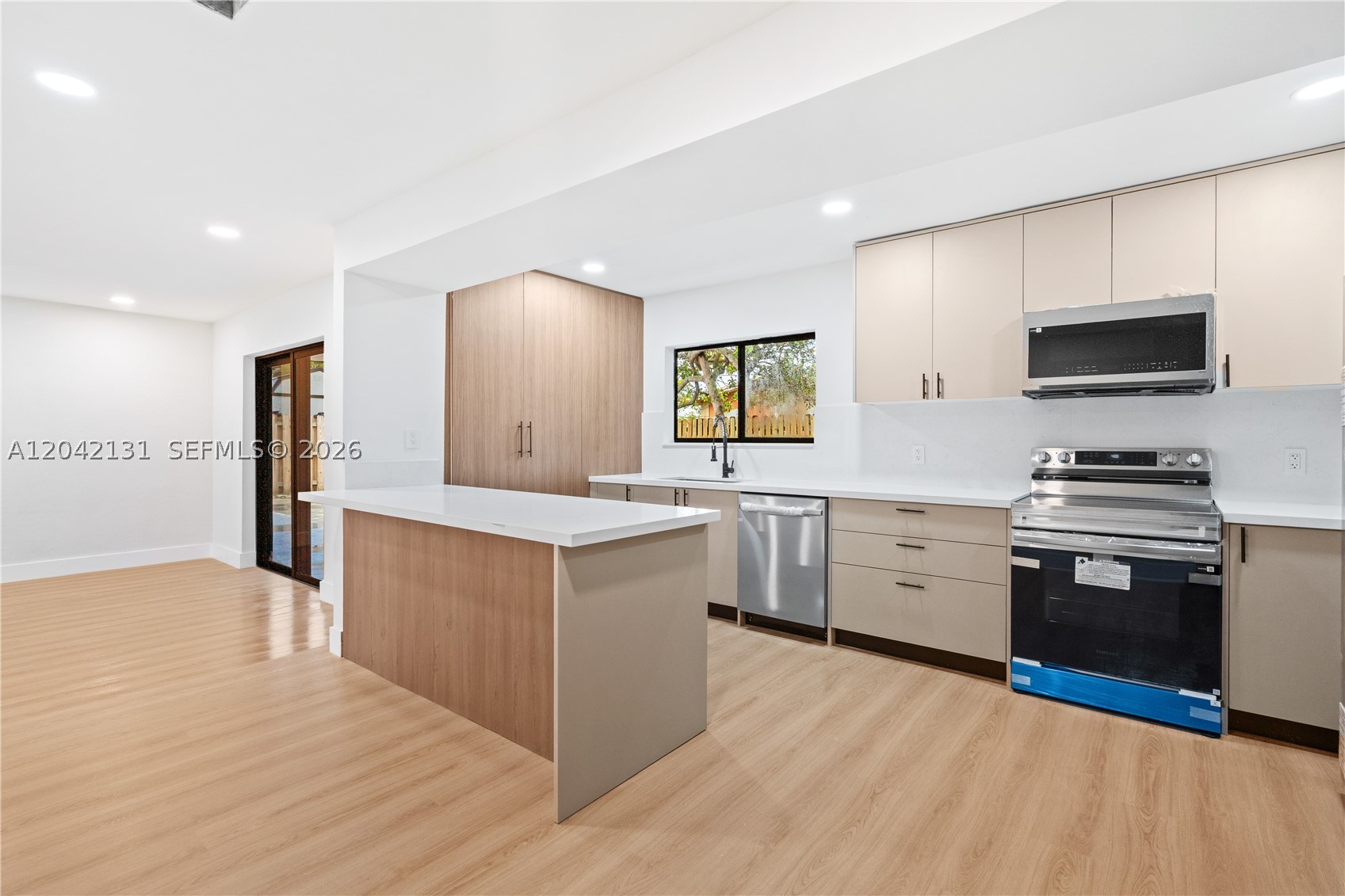 SUNRISE GOLF VILLAGE SEC - Residential