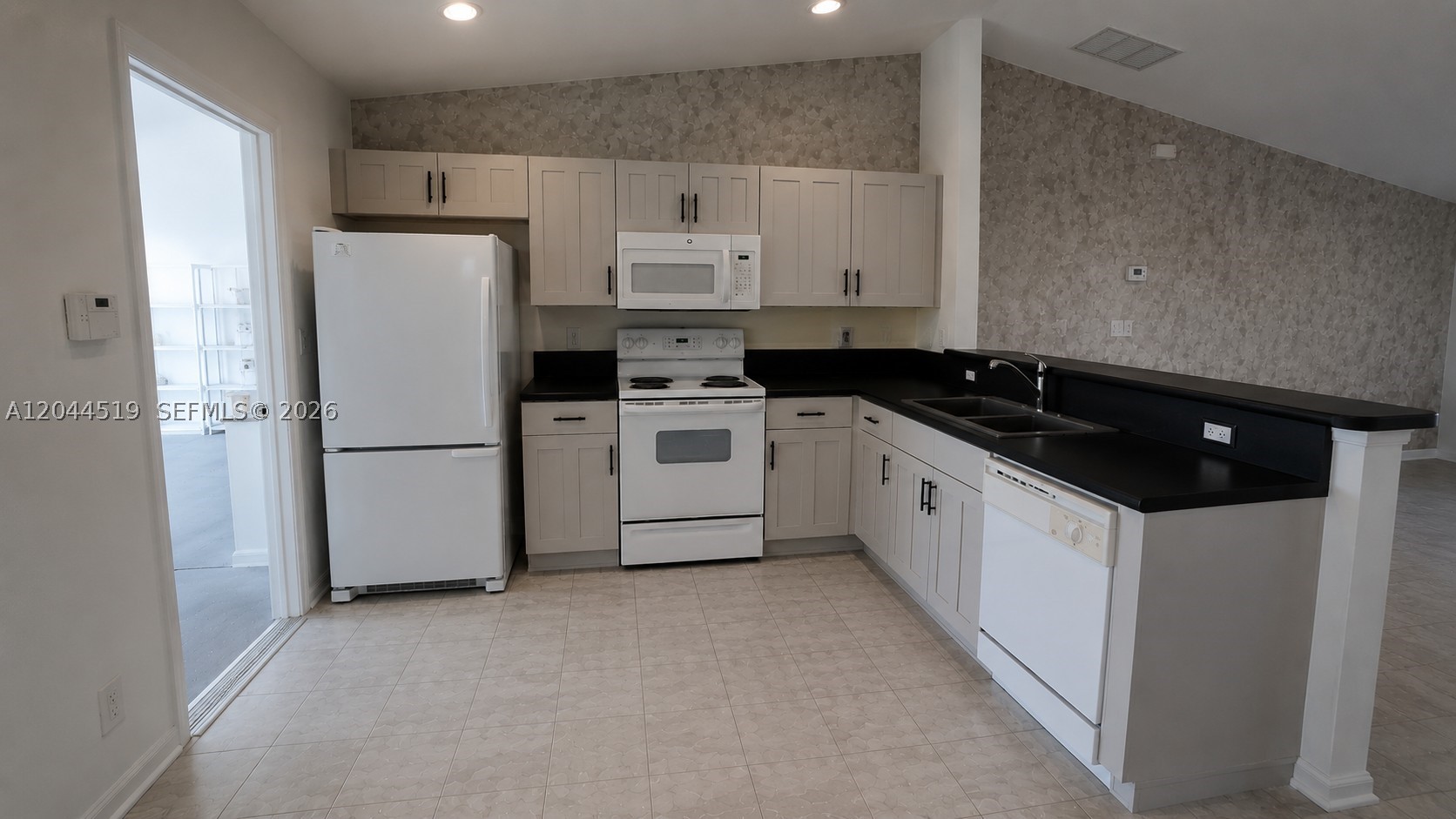 HIGH HAWK OF VERO BEACH P - Residential Lease