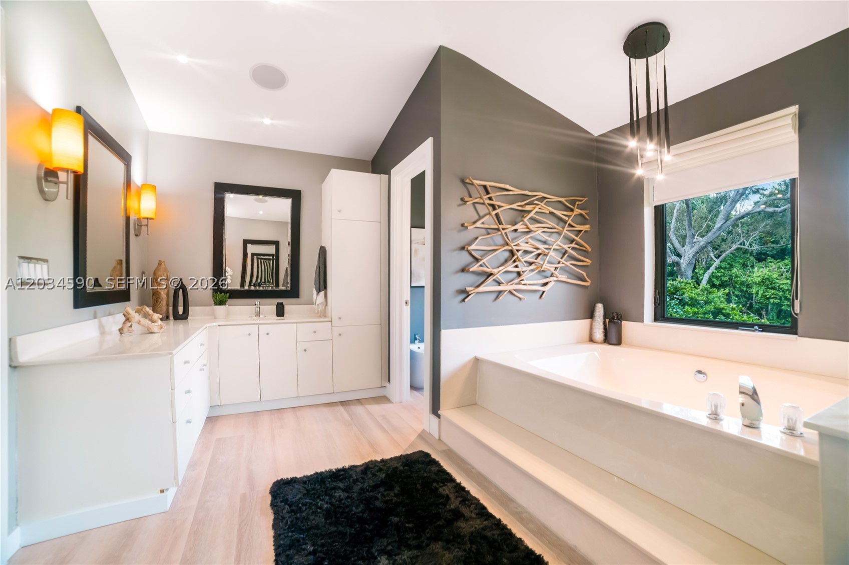 MYSTIQUE - Residential Lease