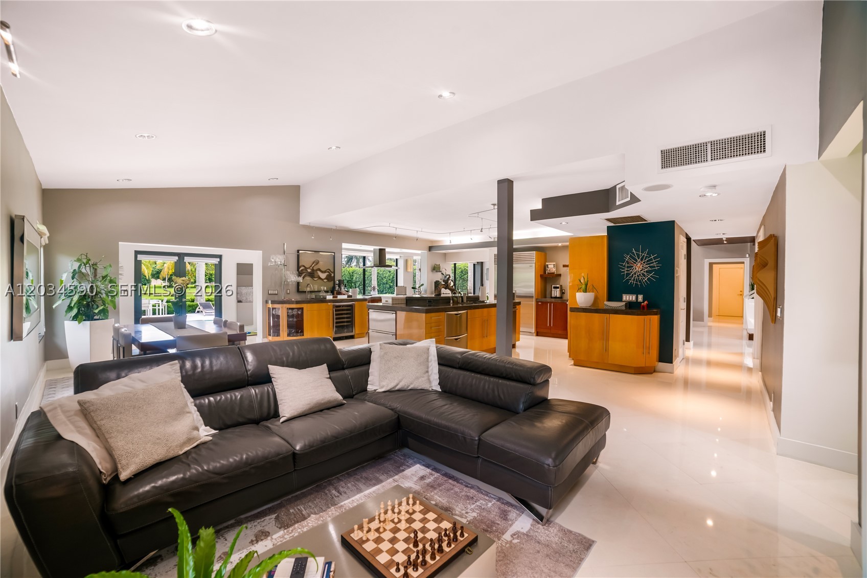 MYSTIQUE - Residential Lease