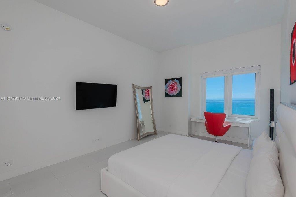 RONEY PALACE CONDO - Residential Lease