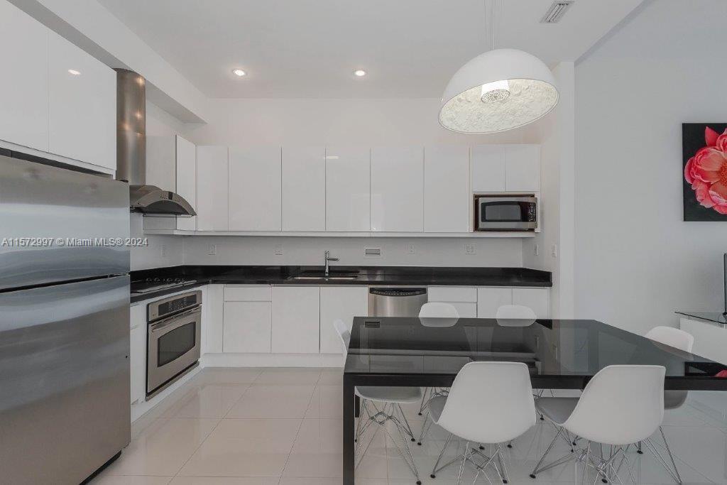 RONEY PALACE CONDO - Residential Lease