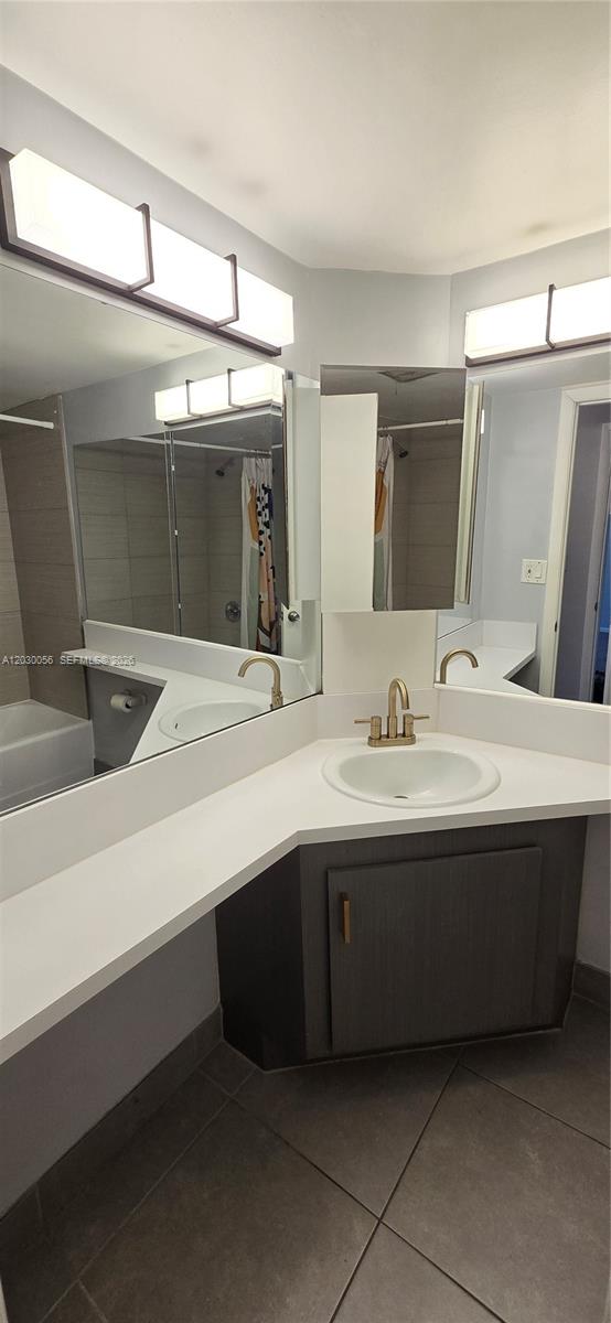 ROLLING GREEN CONDO G - Residential Lease