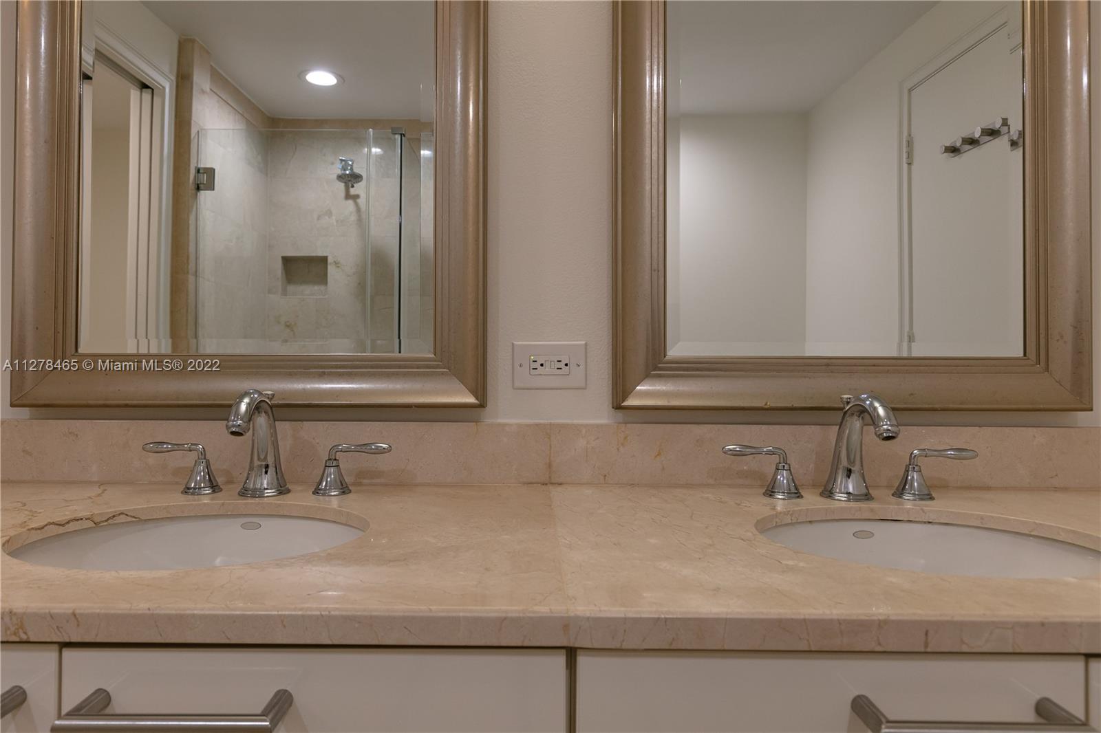RITZ-CARLTON - Residential Lease