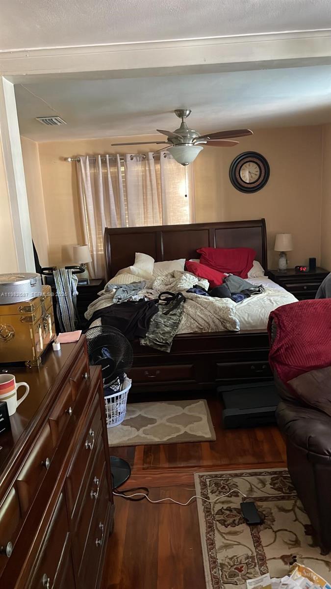 01135 HILLCREST UNIT 03 - Residential