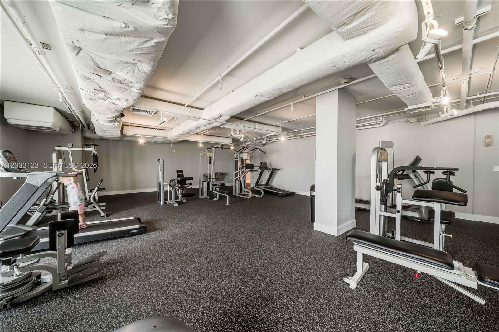 HOLLYWOOD STATION RES CON - Residential Lease