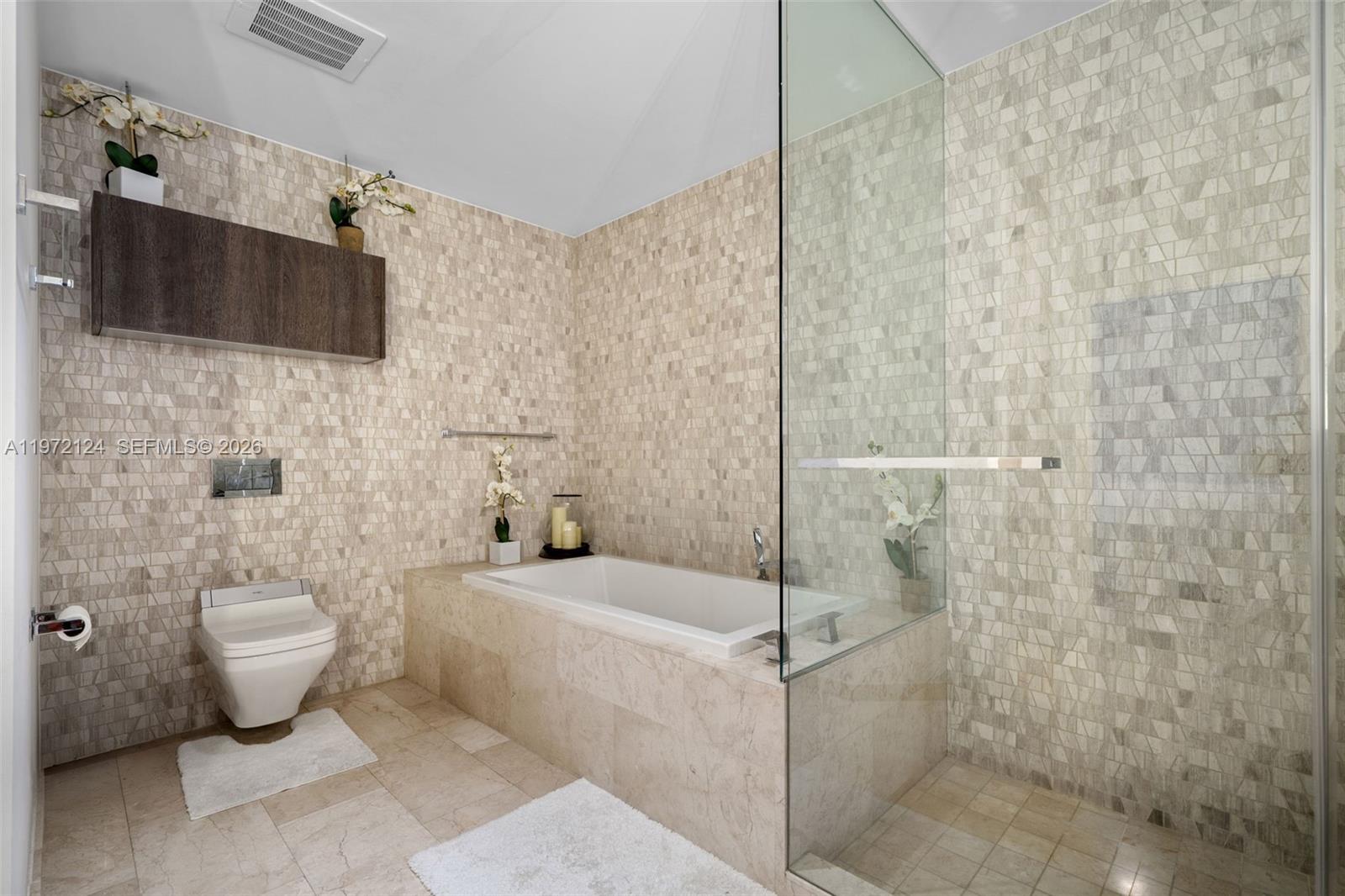 REACH CONDO - Residential