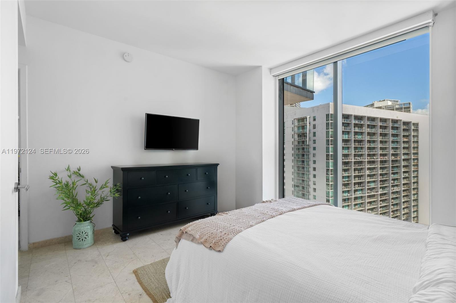 REACH CONDO - Residential