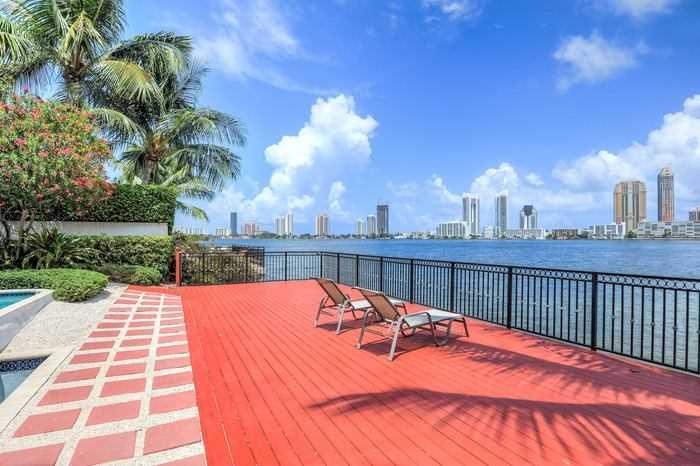 ISLAND ESTATES - Residential