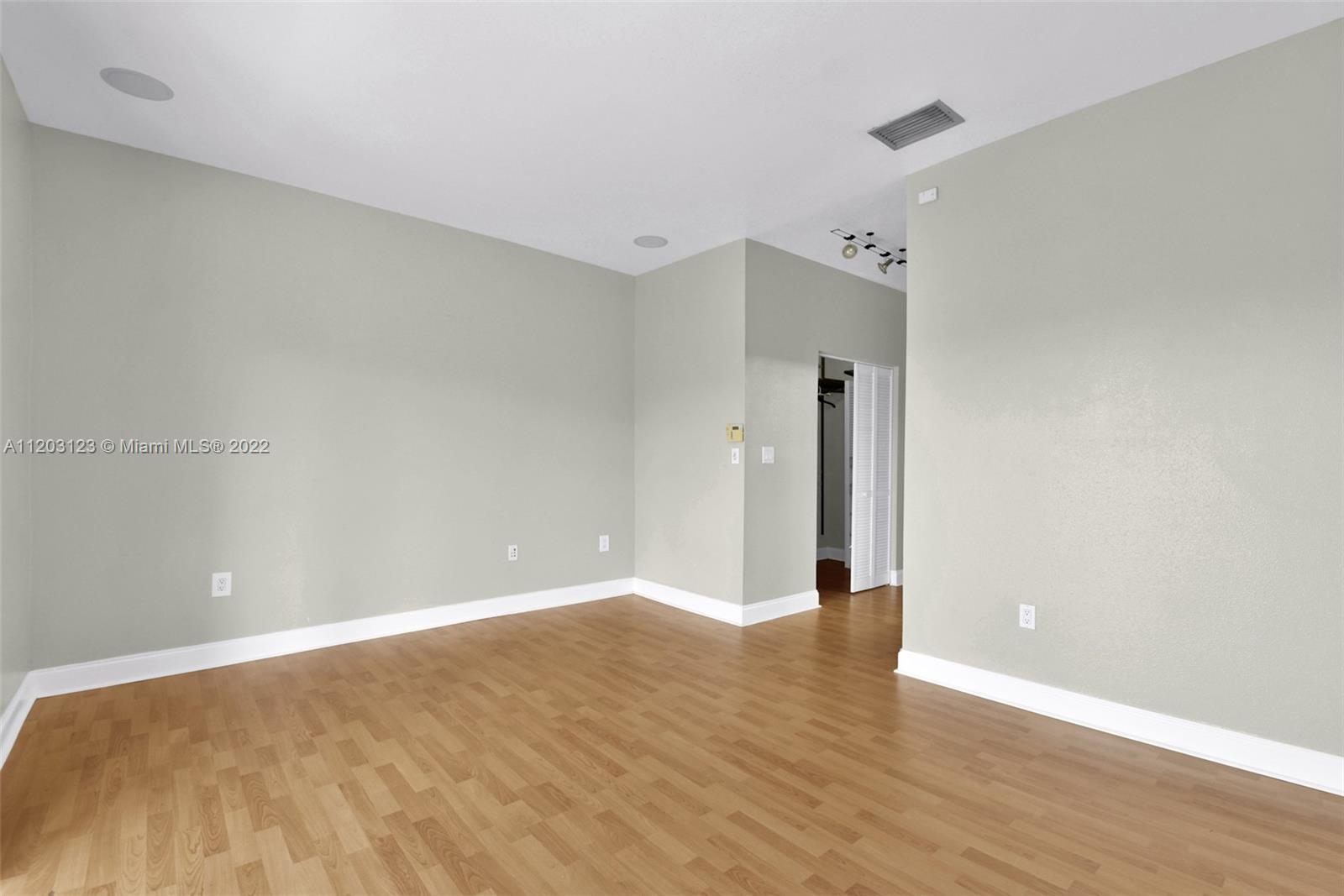 LE POINT CONDO - Residential