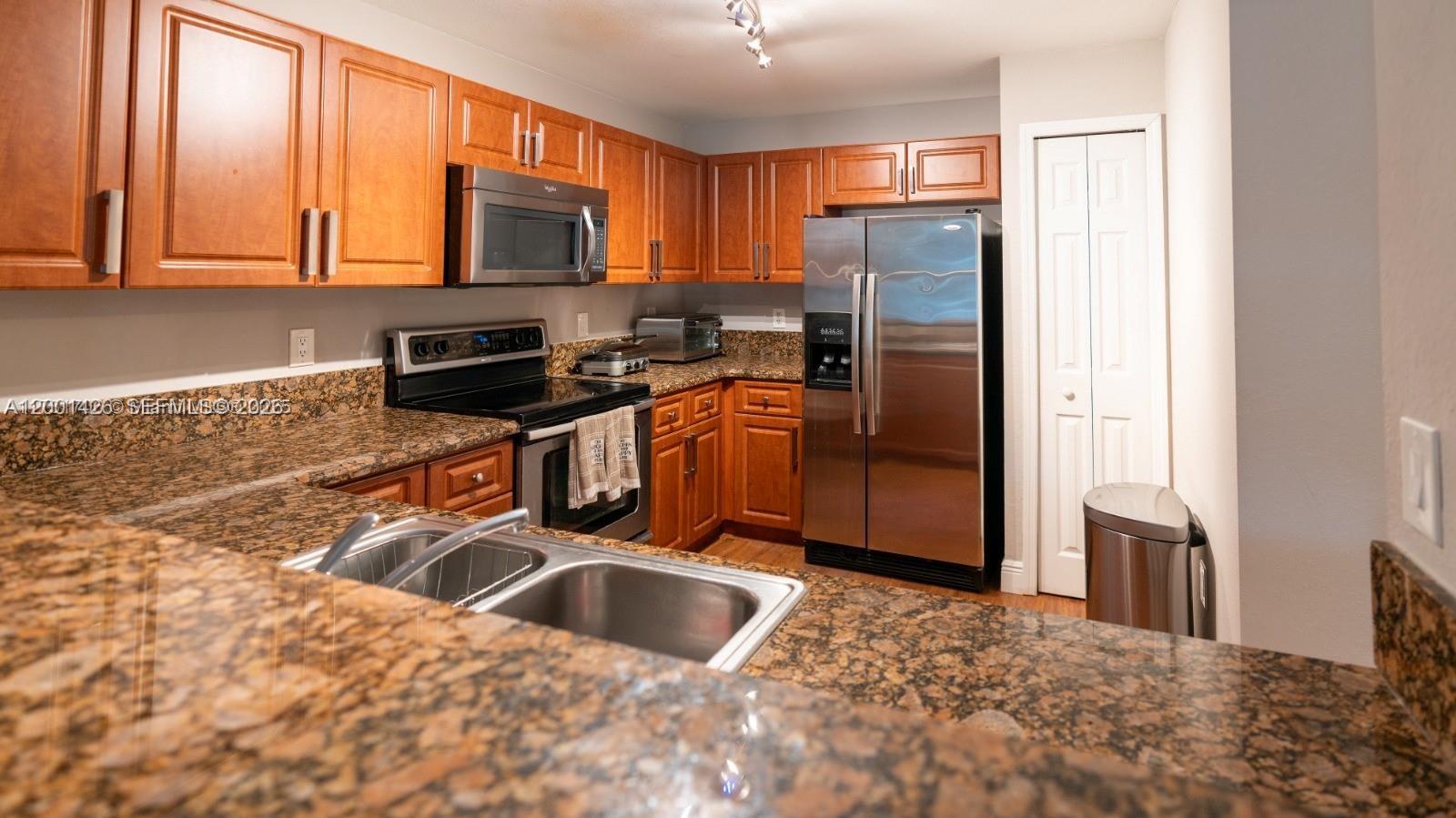PROMENADE SHORES AT DORAL - Residential