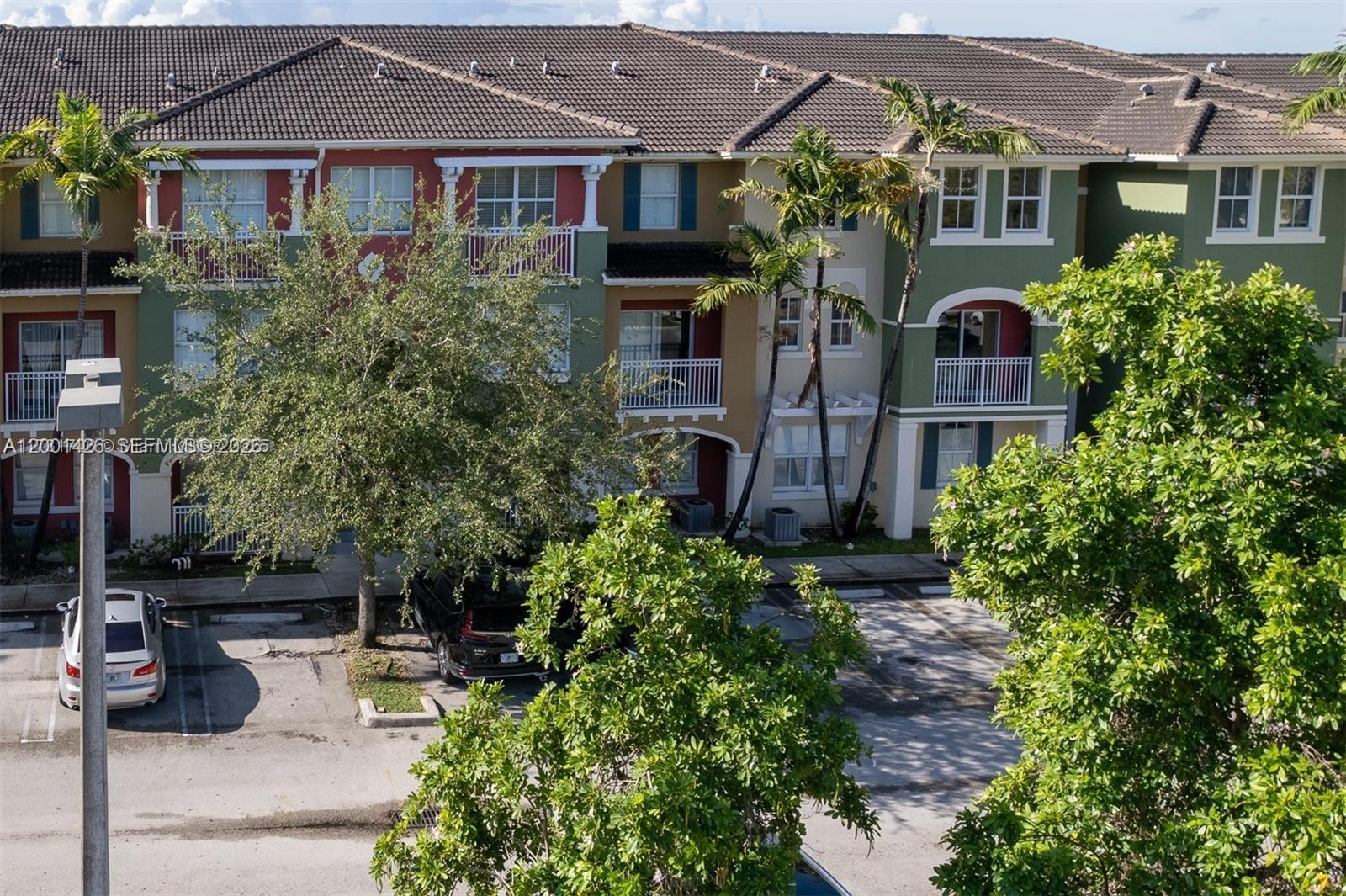 Beautiful ground-floor apartment, recently remodeled, with three bedrooms and two full bathrooms. Two parking spaces. The promenade is in an excellent location, right in front of Legacy Park and the Island at Doral Club. The promenade also features a private pool for greater comfort. Enjoy the tranquility of the excellent schools, recreational parks, supermarkets, and restaurants. If you are looking for all the comforts and security for your family, this property is for you. Ready to move