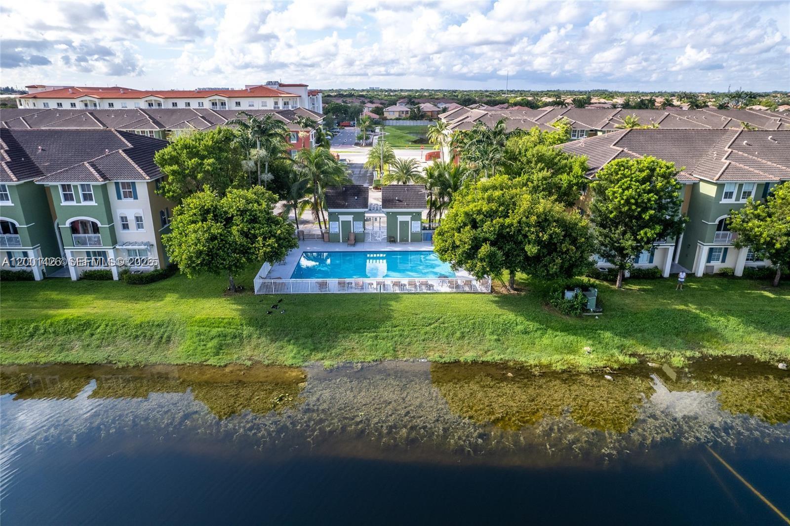 PROMENADE SHORES AT DORAL - Residential