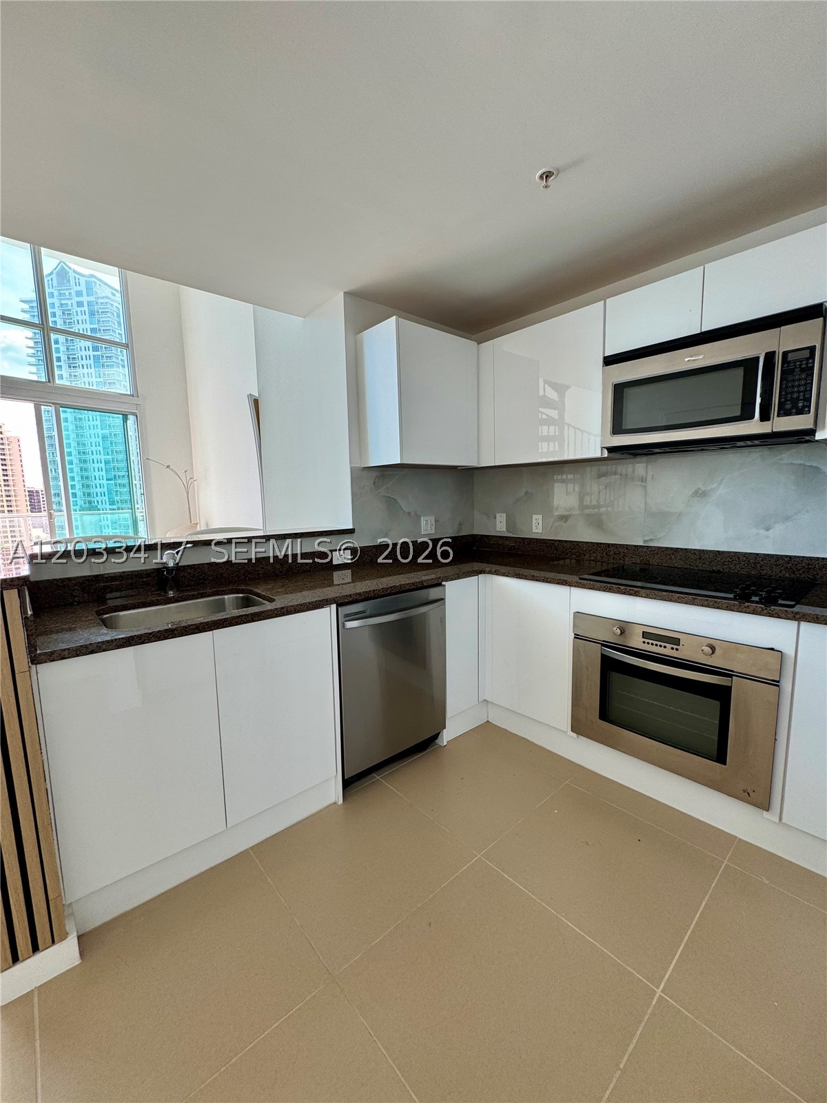 MET 1 CONDO - Residential Lease