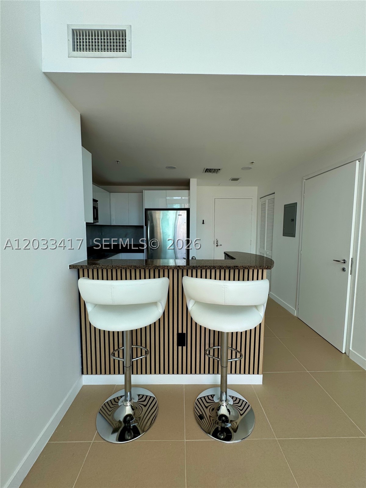 MET 1 CONDO - Residential Lease