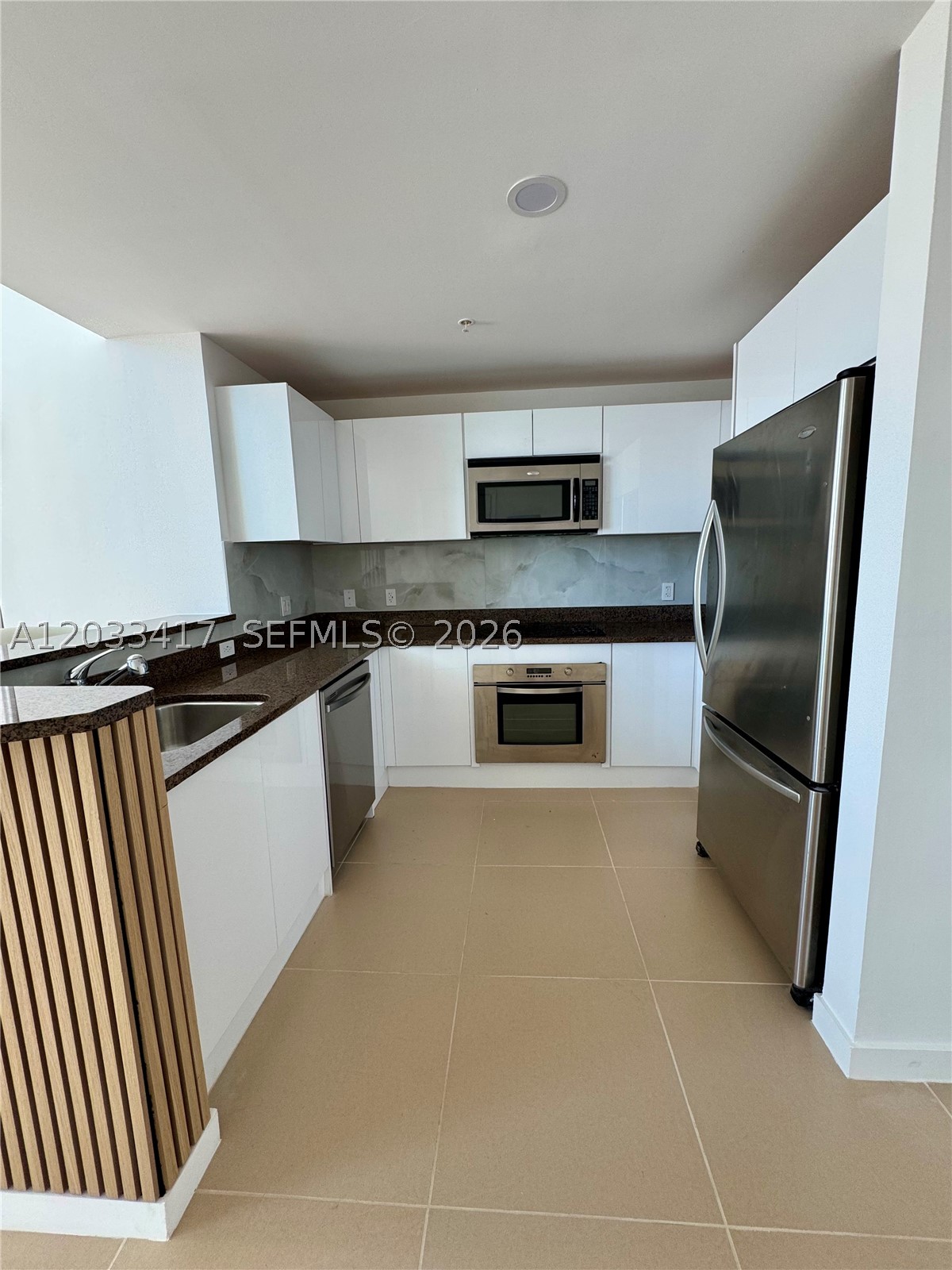 MET 1 CONDO - Residential Lease