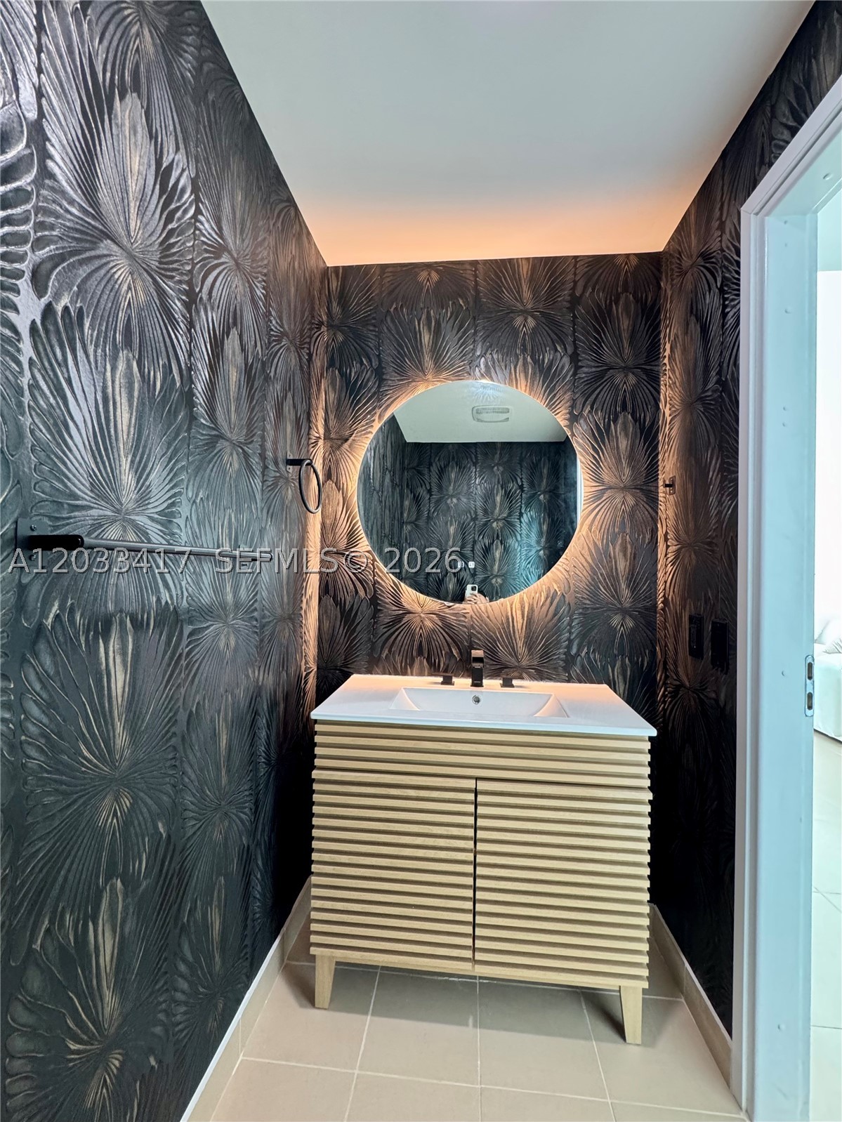 MET 1 CONDO - Residential Lease