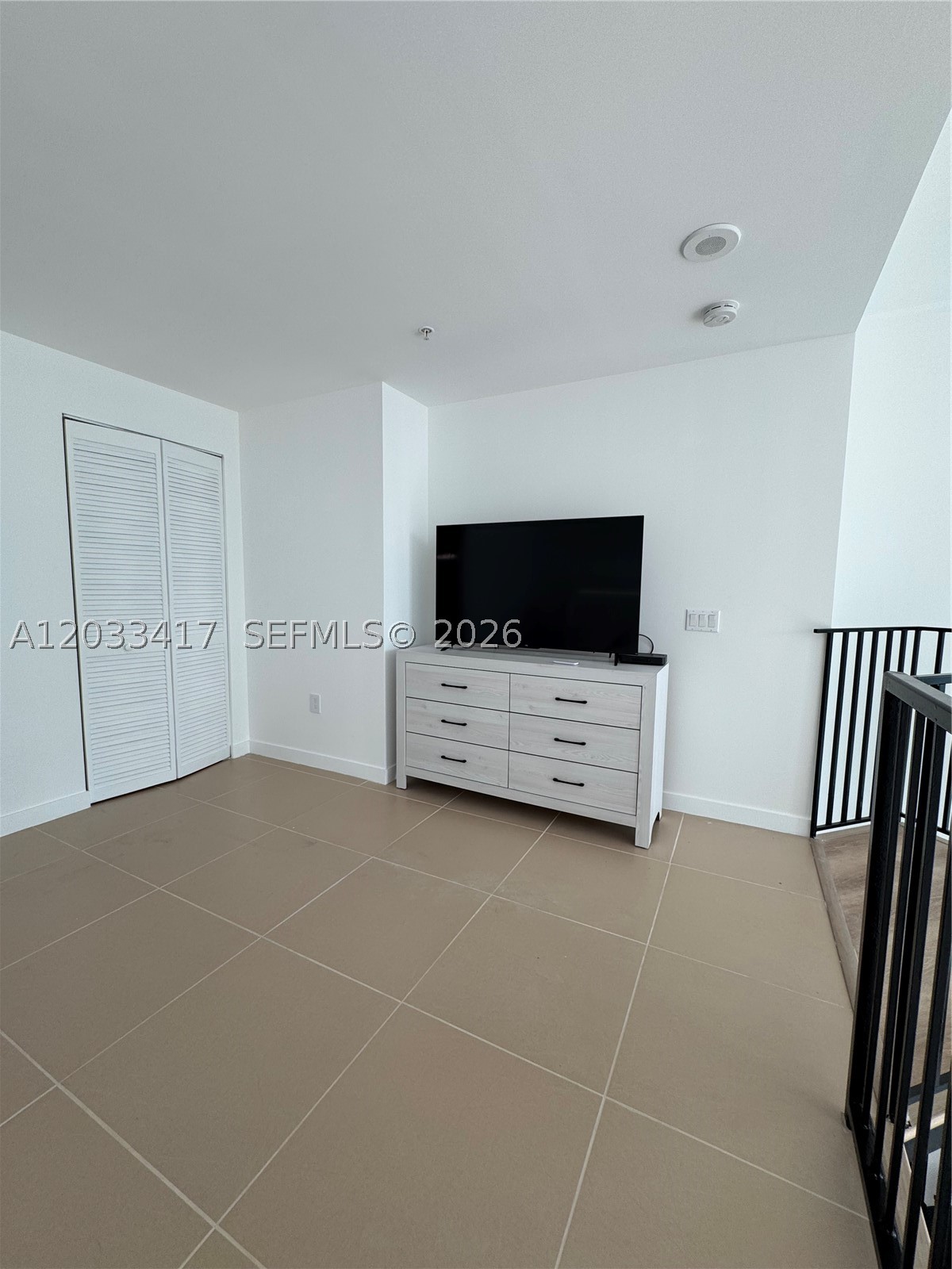 MET 1 CONDO - Residential Lease